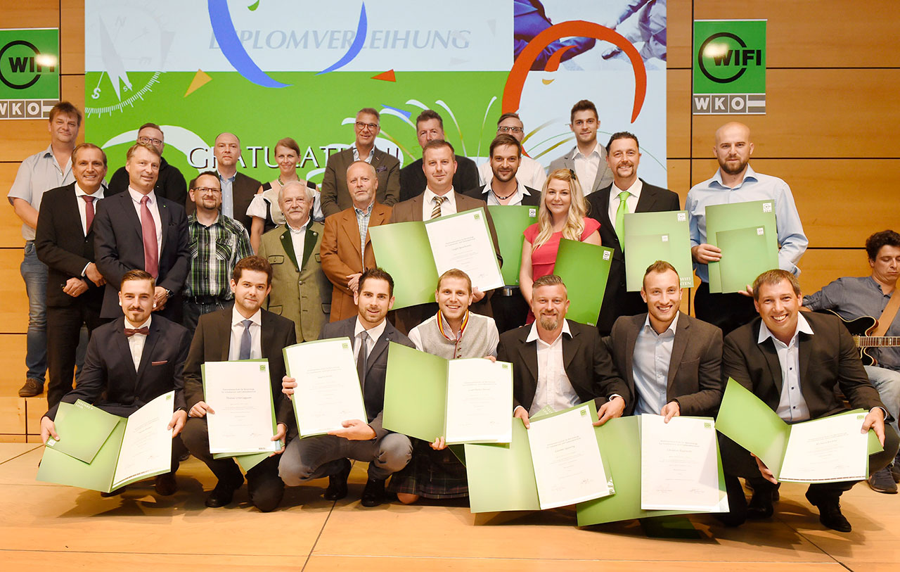 Stolze AbsolventInnen der Werkmeisterschule für Installations- und Gebäudetechnik (2018) AbsolventInnen-Werkmeisterschule-WIFI-Kaernten